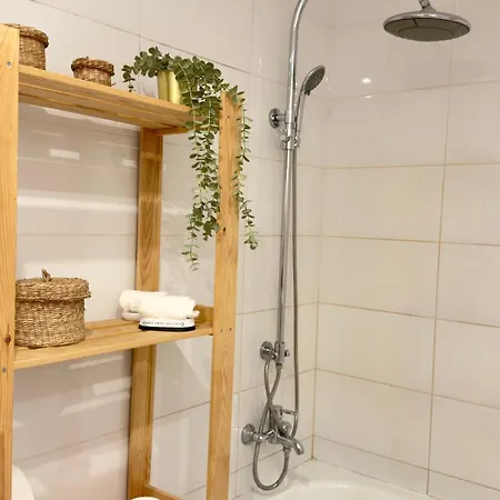 Cozy And Stylish - Just 800m From The *
