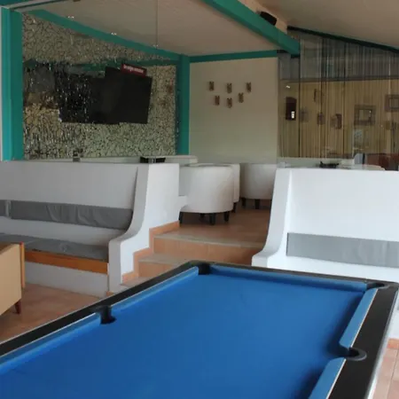 Cozy And Stylish Studio Apt - Just 800M From The Beach Apartmán