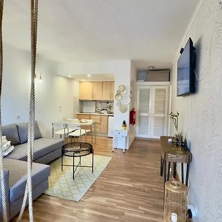 Cozy And Stylish Just 800m From The - New On Booking! *